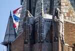 Poseidon (links, stelt de zee voor) en Fortuna (met een rad, stelt geluk voor).
<br/>
Marcel Westhoff, 2016-09-01